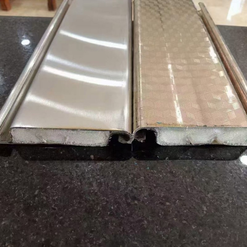 أبواب مصراع المرآب الثقيلة